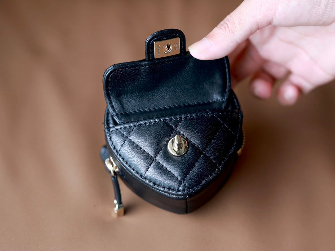 CC Heart COIN Purse 8.5 Black Calfskin