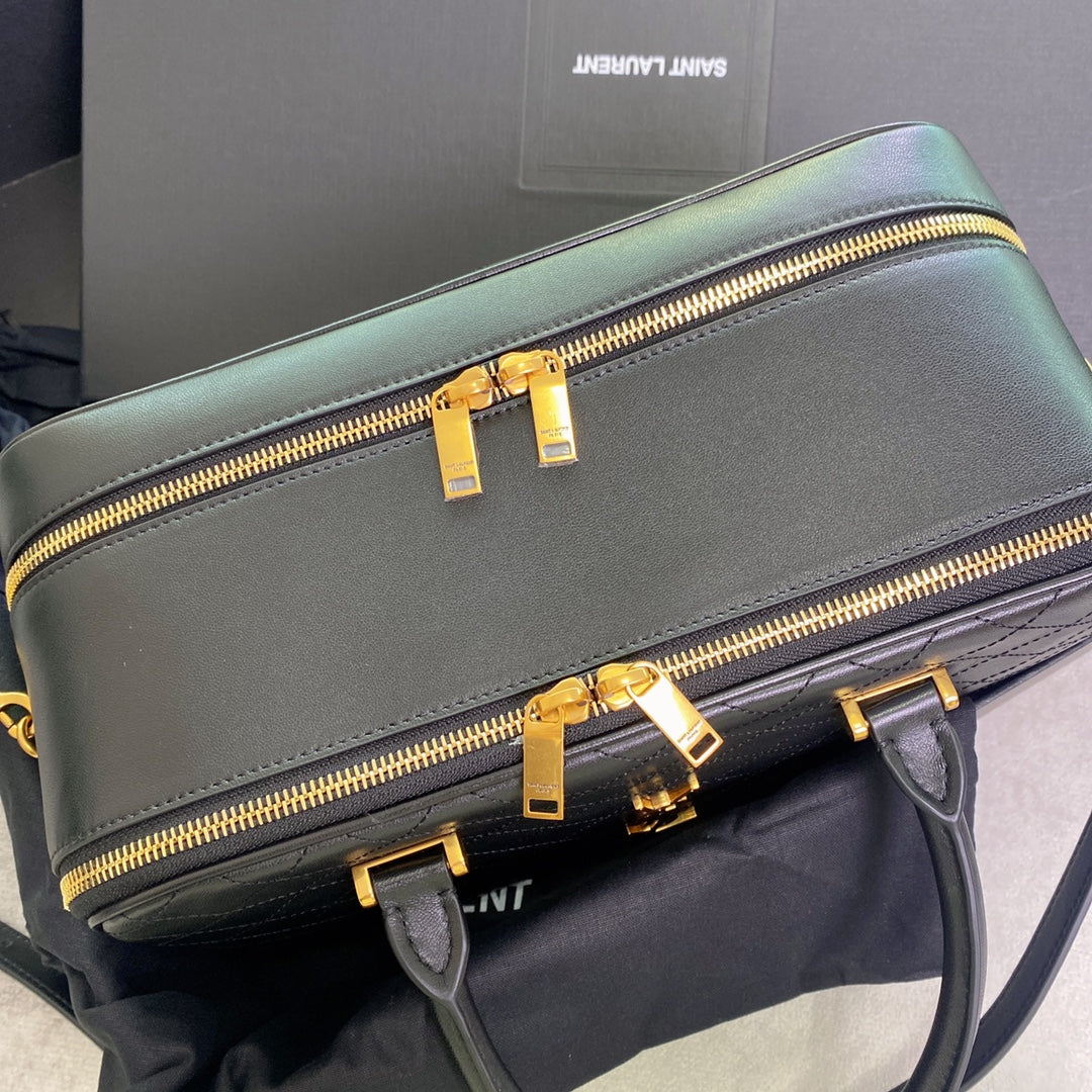 Designer handbag gold – front view