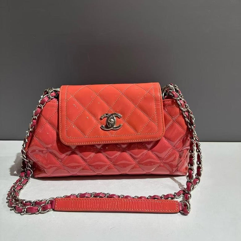 Chanel Shoulder Bag – front view